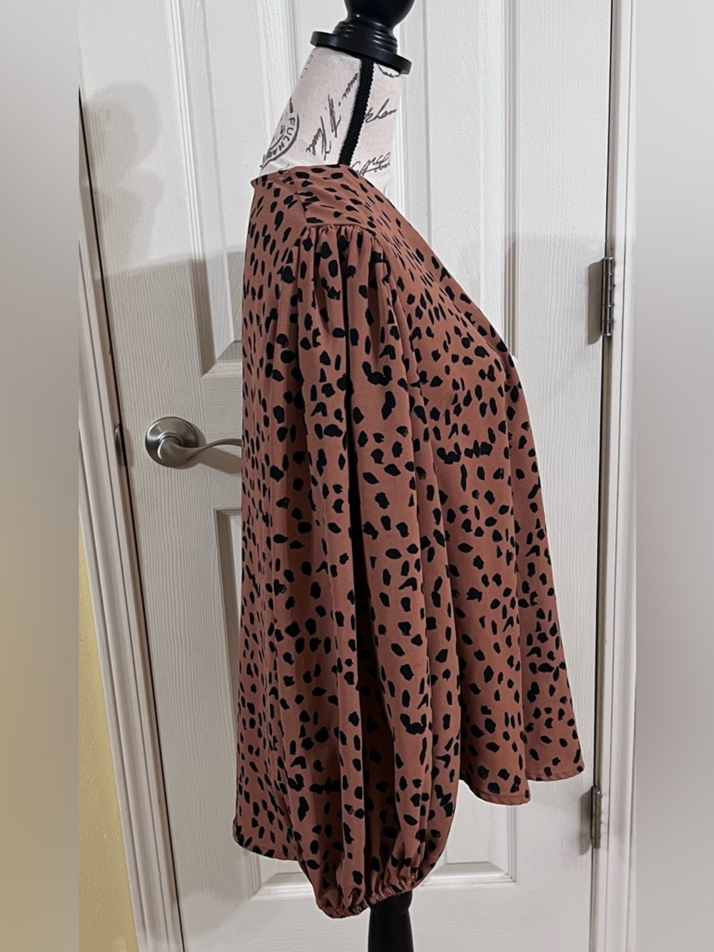 J. Brooks Boutique Brown Leopard Print V-Neck Blouse - Picture 2 of 7